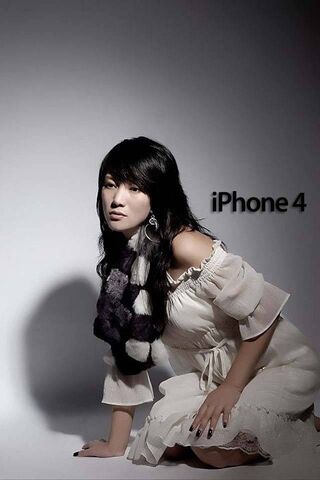 Chic Elegance: The iPhone 4 Muse 📱✨