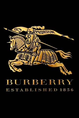 Burberry: A Legacy of Elegance 🏇✨