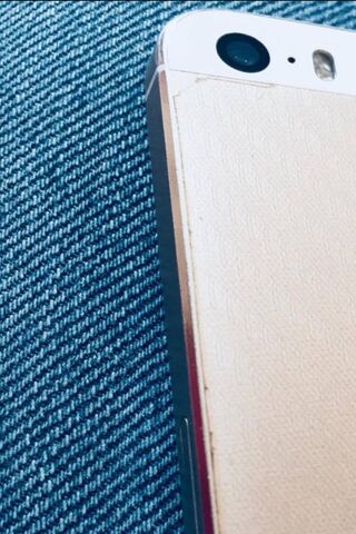 The Classic Charm of Apple: A Timeless Device 🍏📱