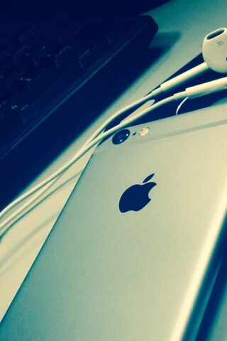 Sleek Tech: The iPhone ..
