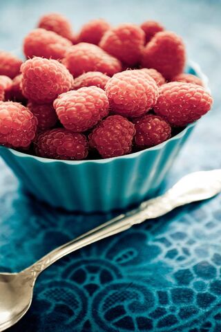 Raspberry Bliss: A Nati Style Delight 🍇✨