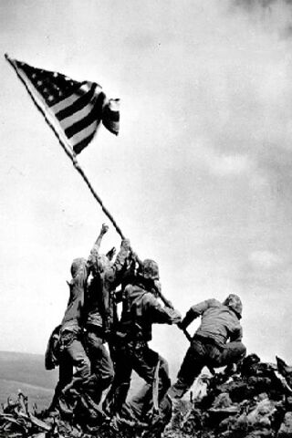 The Spirit of Valor: Iwo Jima's Iconic Moment 🇺🇸