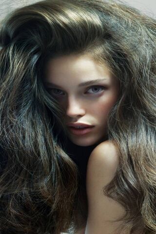 Luscious Brunette Waves 🌟