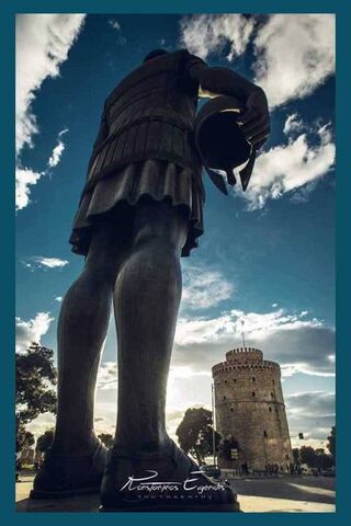 Guardians of Thessaloniki: A Glimpse into History 🏛️⚔️