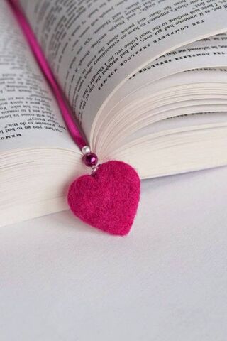 A Heartfelt Bookmark 💖