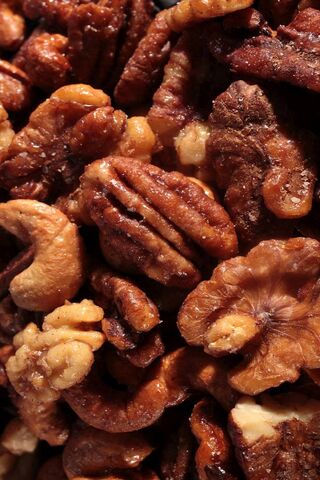 Sweet & Crunchy Delight: Glazed Nuts 🍯🥜