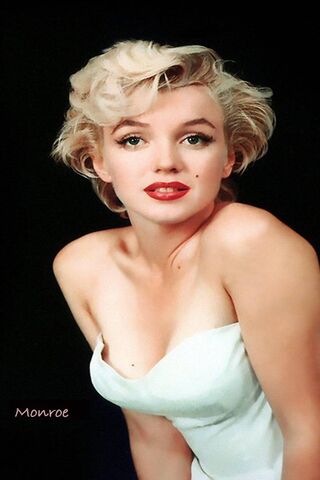 Timeless Glamour: The Iconic Marilyn Monroe ✨