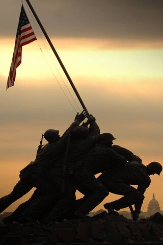 Raising the Flag: A Symbol of Valor 🇺🇸