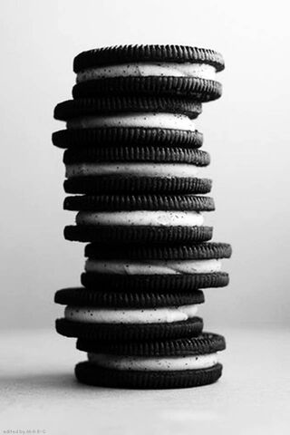 Oreo Tower: A Sweet Stacking Challenge! 🍪