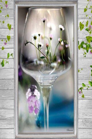 Floral Elegance in Glass 🌸🍷