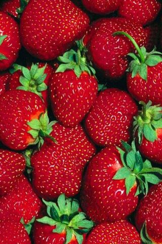 Sweet Summer Delight: A Berry Good Treat! 🍓