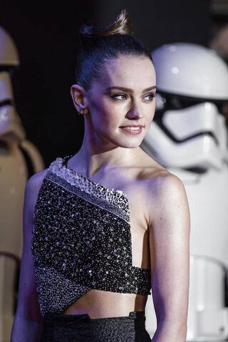 Star Power: The Glamorous Side of Daisy Ridley 🌟