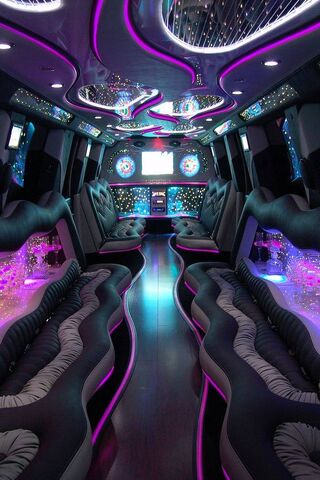 Luxury on Wheels: The Ultimate Limousine Experience 🚖✨