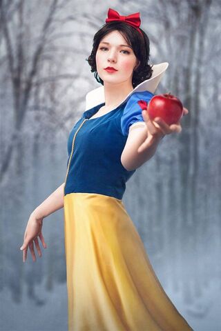 Snow White's Enchanted Moment 🍏✨