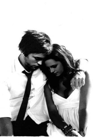 Twilight Embrace: A Moment of Connection 🌅❤️