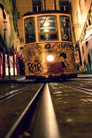 Urban Glow: The Heart o..