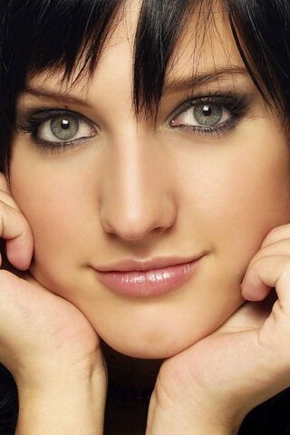 Charming Ashlee: A Portrait of Elegance