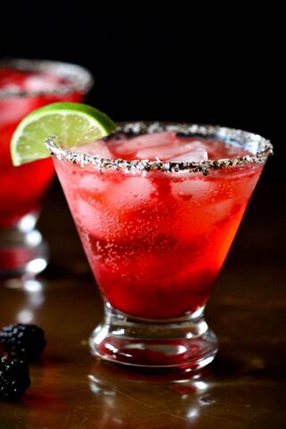 Chill Out with the Icy Cocktail! 🍹❄️