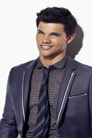 Charming Star: Taylor Lautner in Style