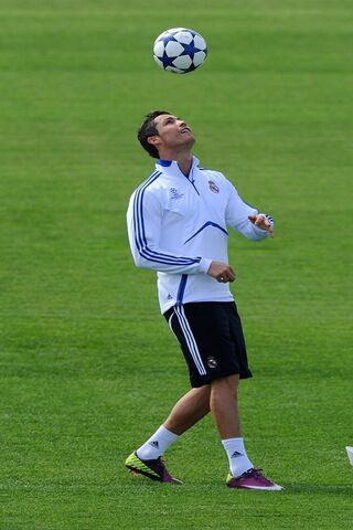 Mastering the Ball: Cristiano Ronaldo in Action ⚽✨