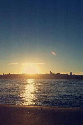 Sunrise Serenity Over Üsküdar 🌅