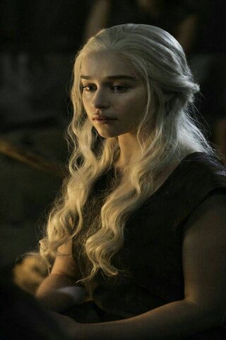 The Last Dragon: Daenerys Targaryen's Moment of Reflection 🐉✨