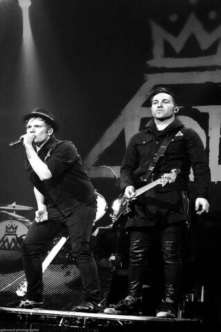 Rocking the Stage: Fall Out Boy in Action 🎸🔥