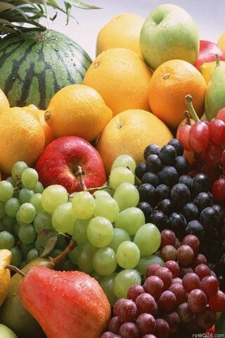 A Colorful Harvest of Nature's Sweetness 🍏🍇