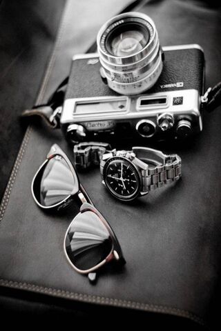 Timeless Style Essentials 🕶️📸
