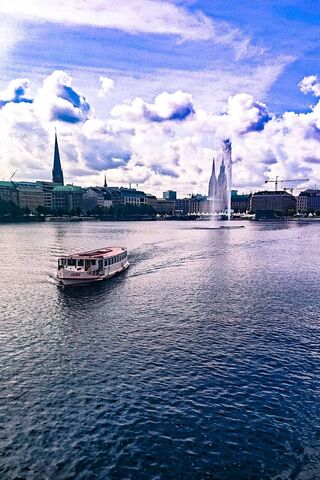 Serenity on the Water: A Glimpse of City Life 🌆🚤