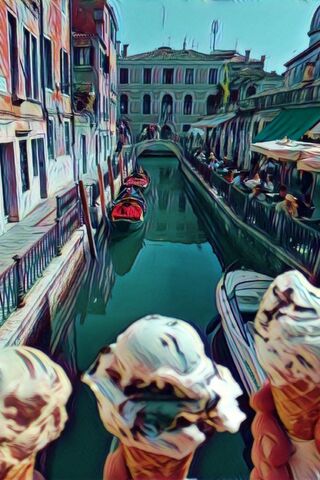 Savoring Sweetness by the Canals of Venice 🍦🌊