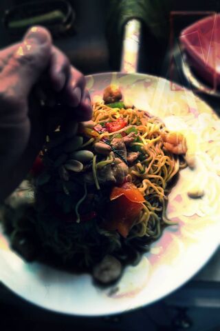 Spicy Delight: Hunan Kung Pow Noodles 🍜🔥