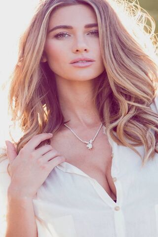 Maggie May: A Glimpse of Radiance ✨