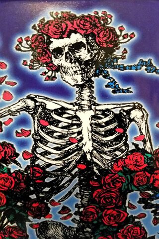 Rosy Skelton: A Floral Tribute to Life and Death 🌹💀
