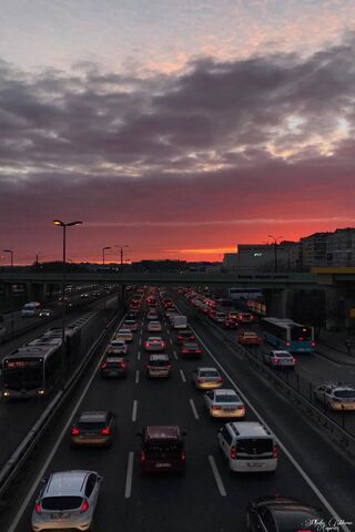 Sunset Serenity Over Istanbul's Bustling Streets 🌇🚗