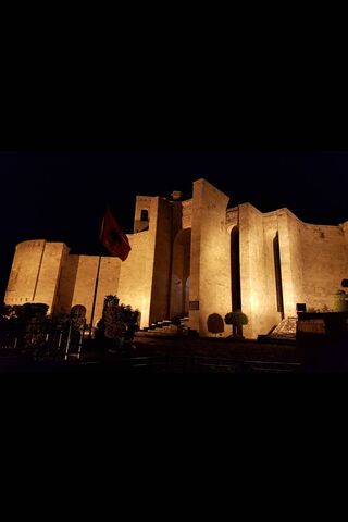 The Majestic Home of Scanderbeg: A Nighttime Marvel 🌙🏰