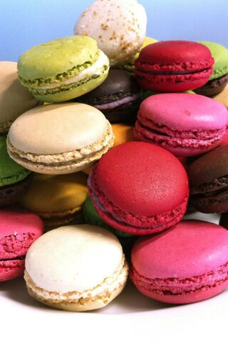 Colorful Delights: The Art of French Macarons 🍬✨