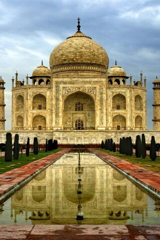 The Majestic Taj Mahal: A Love Story in Stone ❤️🏰