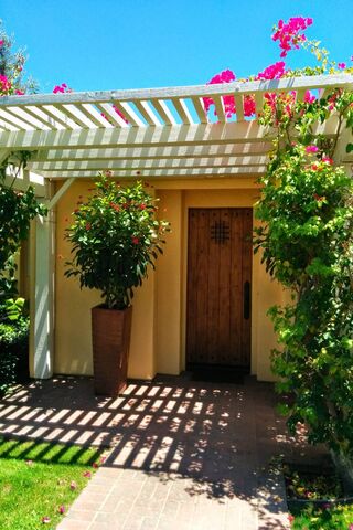 Charming Welcome: La Casita's Entryway 🌺🏡