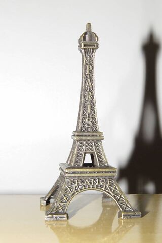 Parisian Charm: A Miniature Eiffel Tower 🗼✨