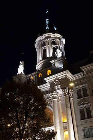 St. Anton of Padova: A Nighttime Marvel 🌙✨