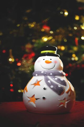 Cheerful Snowman Glow 🎉☃️