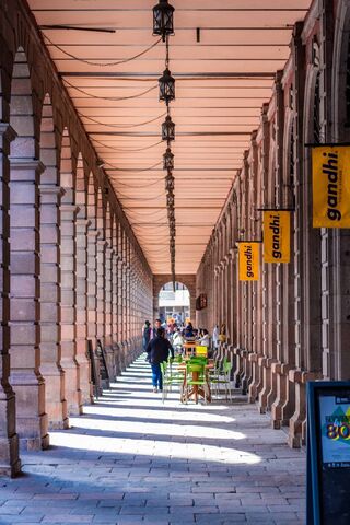 Gandhi's Walkway: A Stroll Through History 🌞🏛️