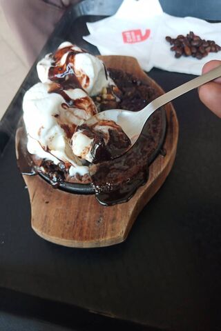 Sizzling Delight: The Sislimg Brownie Experience 🍫🔥