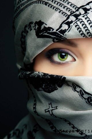 Mystique in Green: A Ca..