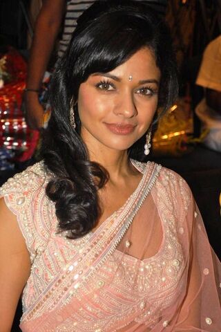 Elegance in Tradition: A Glimpse of Pooja Kumar