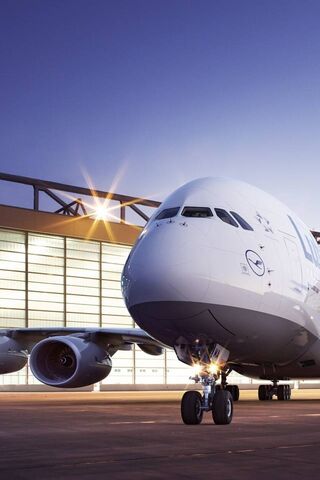 The Majestic Airbus A380: A Giant in the Skies ✈️🌍
