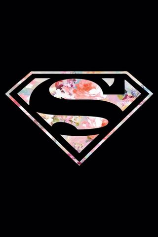 Floral Superwoman: A Blooming Heroine 🌸💪