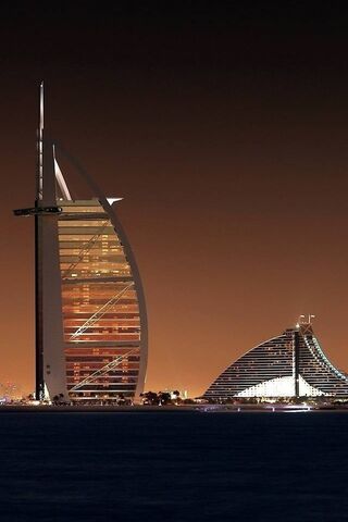 Dubai's Iconic Skyline: A Night to Remember 🌃✨