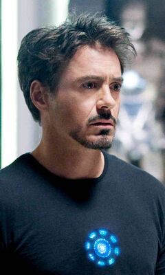 Tony Stark Is Turning Into Mud 4K wallpaper download